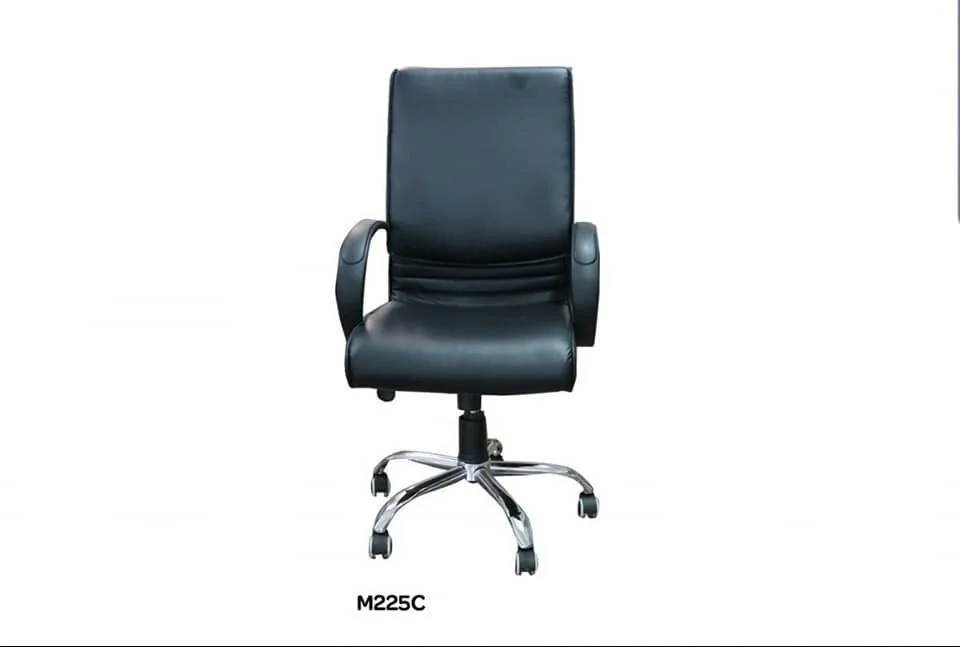 135521103_1617884985065102_8665418039362302595_n.jpg Executive office chair - Image 1