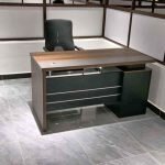 Office desk with lockable drawers