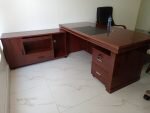 1400mm Mahogany Veneer Executive Office Desk - Image 3