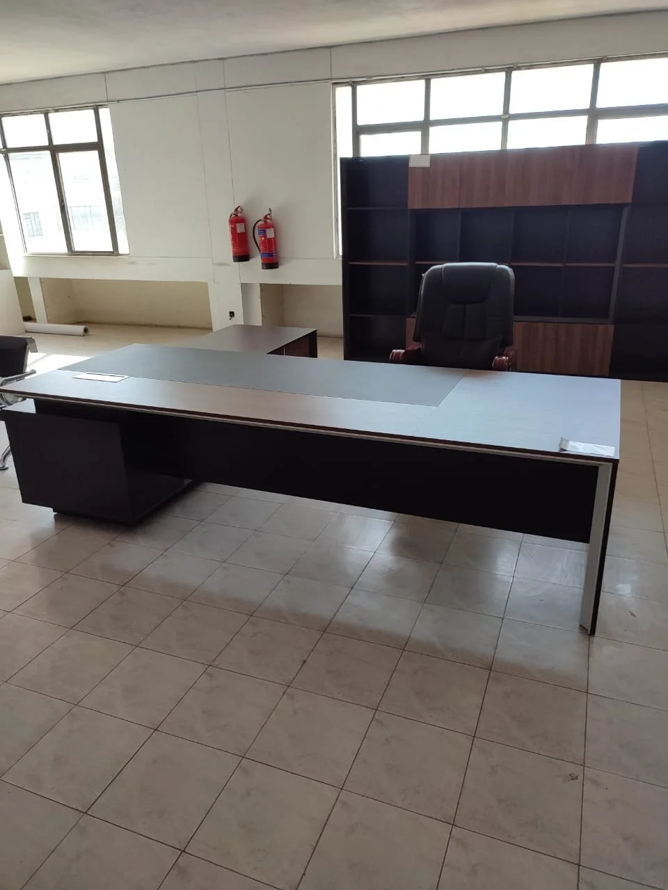 WhatsApp-Image-2021-10-01-at-5.24.21-PM-1.jpeg 3.0M Executive conference table - Image 1