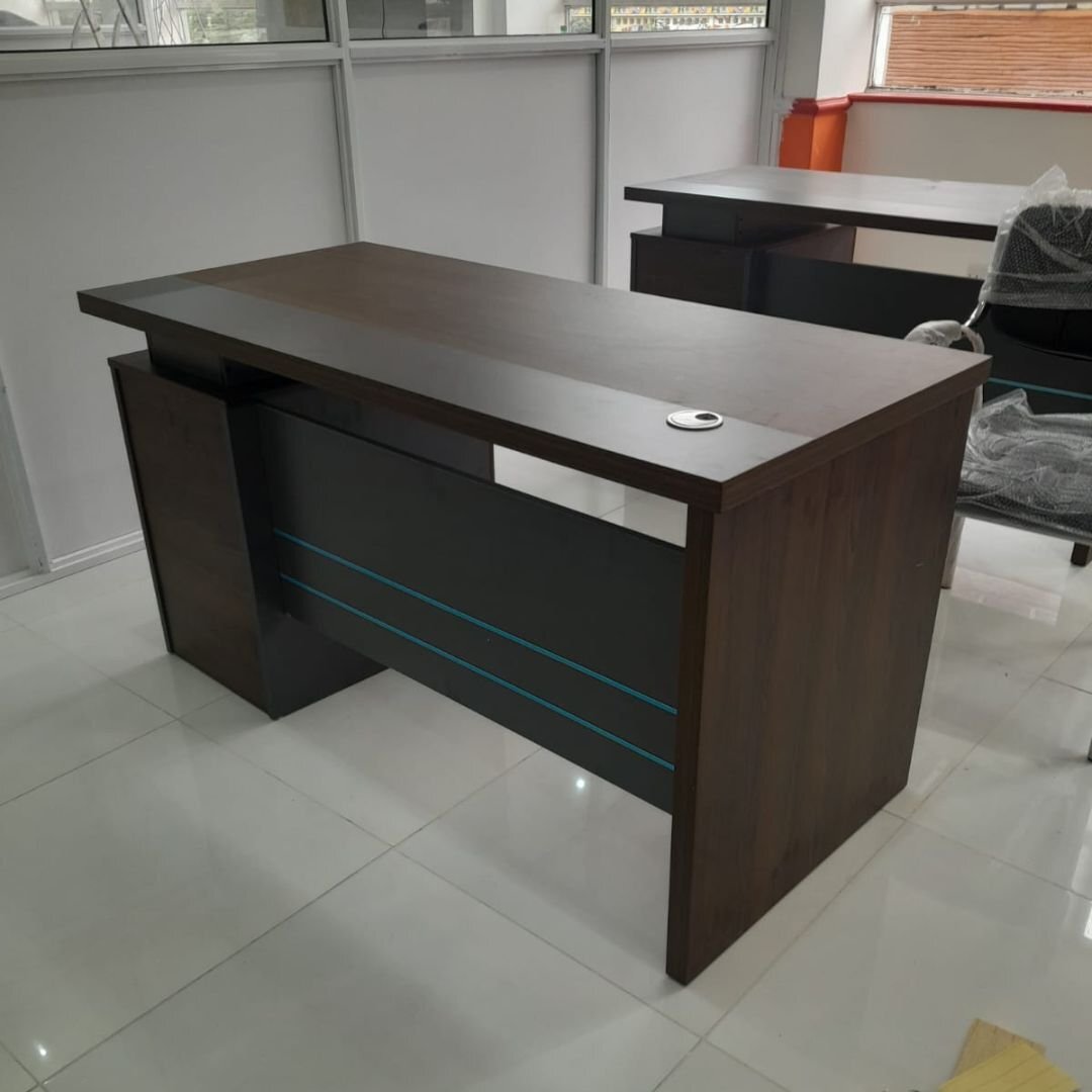WhatsApp-Image-2024-02-20-at-10.37.24.jpeg 1400mm Executive Office Table - Image 1
