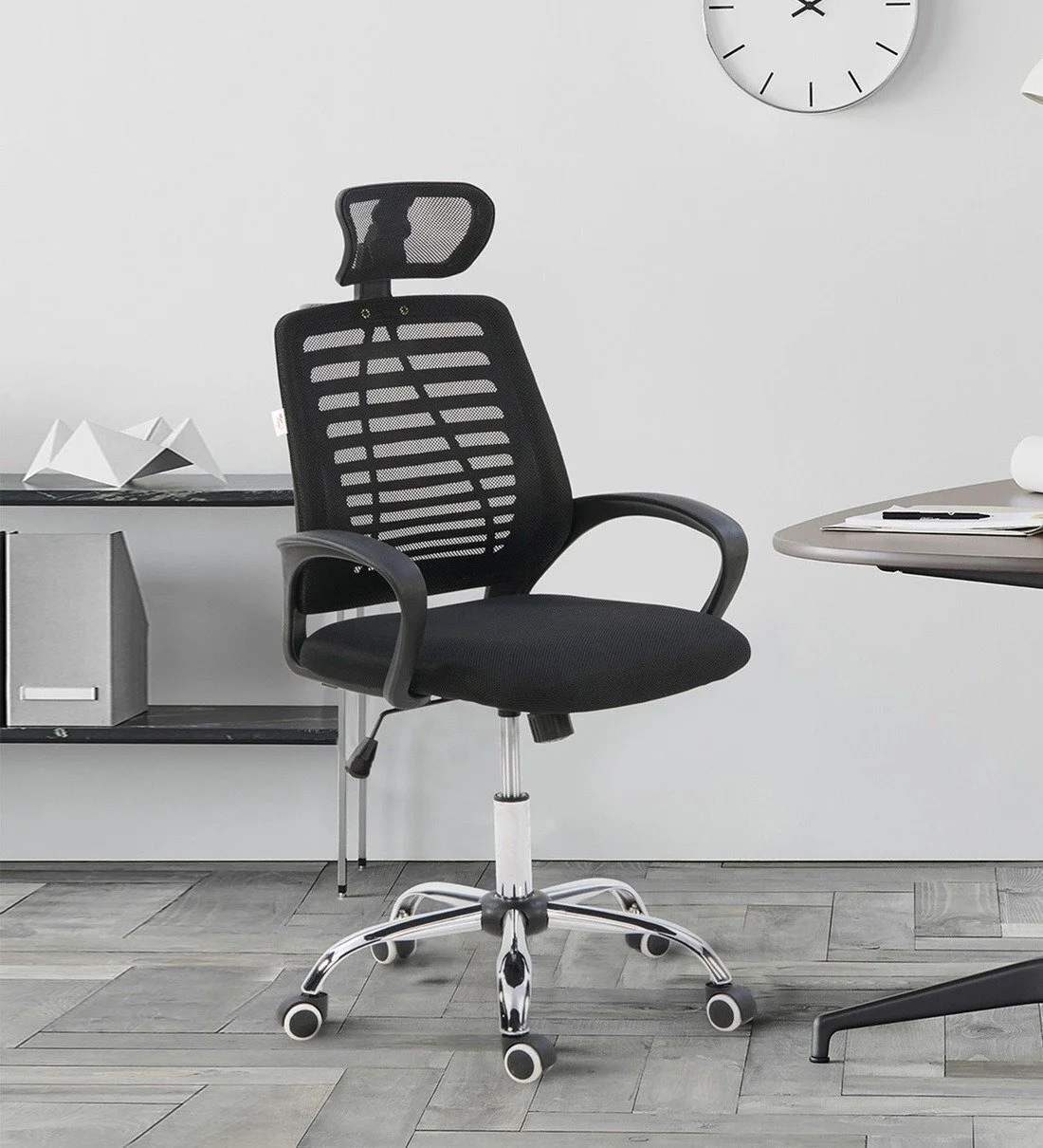 office-chair-in-black-by-max-furn-office-chair-in-black-by-max-furn-7ktlmz.jpg Headrest executive office chair - Image 1